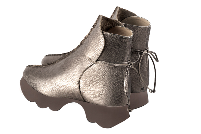 Bronze beige women's ankle boots with laces at the back. Round toe. Low rubber soles. Rear view - Florence KOOIJMAN